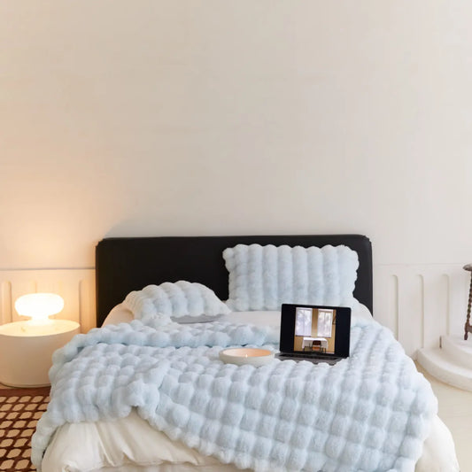 Luxurious Polyester Velvet Blanket