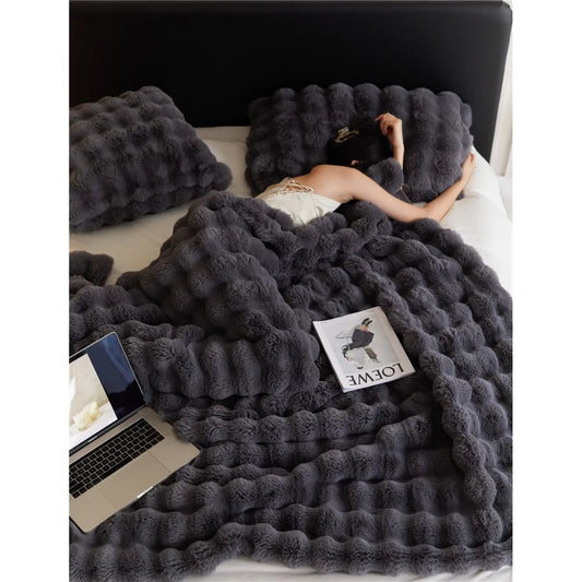 Luxurious Polyester Velvet Blanket