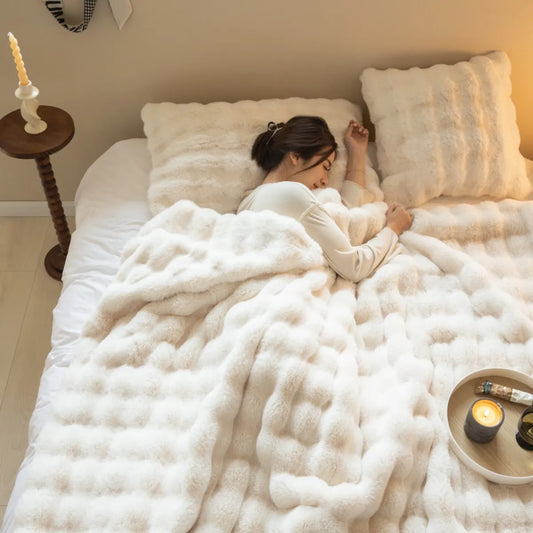 Luxurious Polyester Velvet Blanket